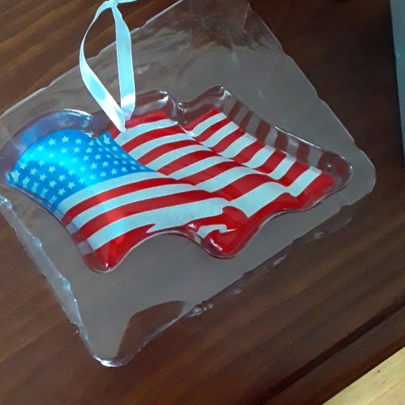 NIB Hallmark Keepsake American Flag Glass Ornament - Picture 13 of 14